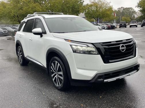 2025 Nissan Pathfinder Platinum FWD