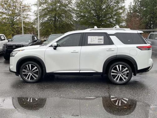 2025 Nissan Pathfinder Platinum FWD