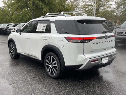 2025 Nissan Pathfinder Platinum FWD