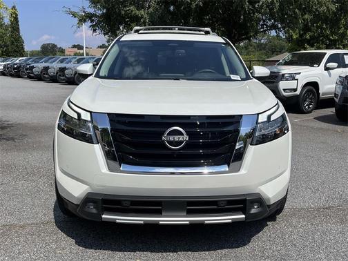 2022 Nissan Pathfinder SL 2WD