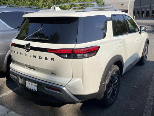 2022 Nissan Pathfinder SL 2WD