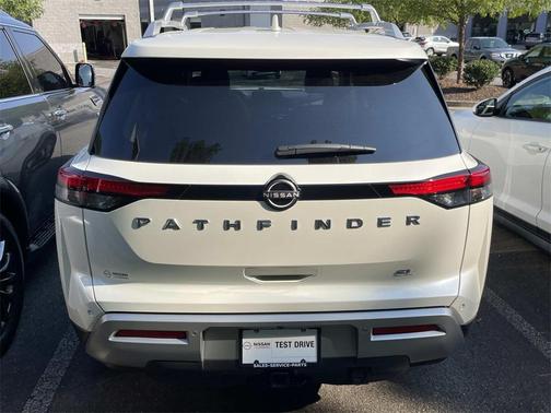 2022 Nissan Pathfinder SL 2WD