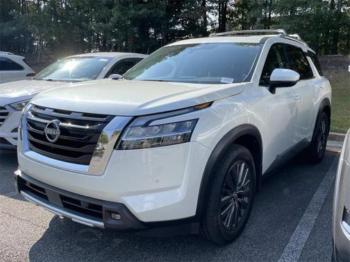2022 Nissan Pathfinder SL 2WD