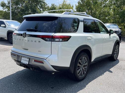 2022 Nissan Pathfinder SL 2WD