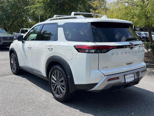 2022 Nissan Pathfinder SL 2WD