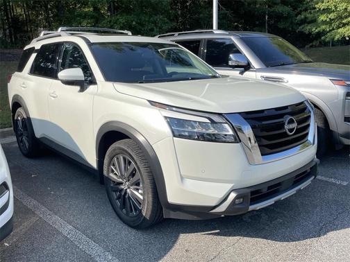 2022 Nissan Pathfinder SL 2WD