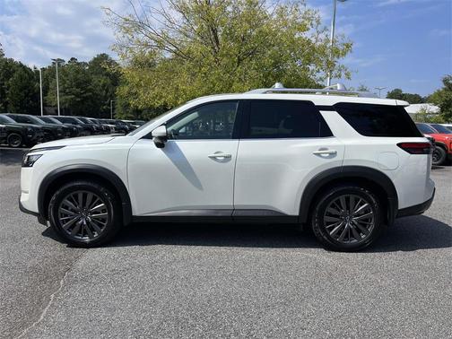 2022 Nissan Pathfinder SL 2WD