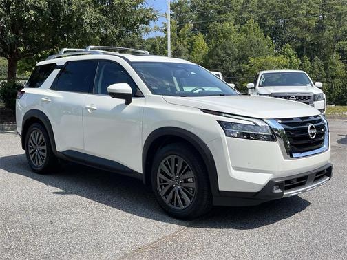 2022 Nissan Pathfinder SL 2WD