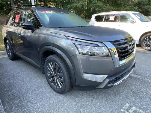 2024 Nissan Pathfinder SL FWD