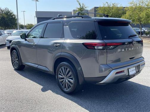 2024 Nissan Pathfinder SL FWD