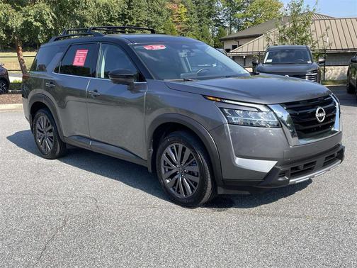 2024 Nissan Pathfinder SL FWD