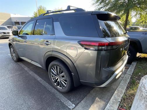 2024 Nissan Pathfinder SL FWD