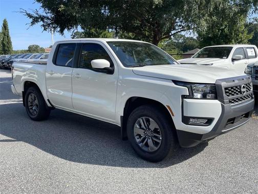 2025 Nissan Frontier SV