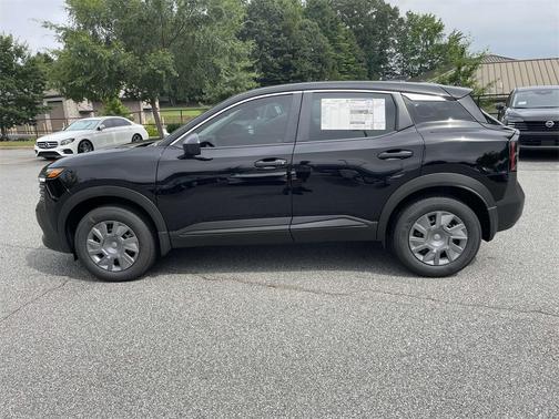 2025 Nissan Kicks S