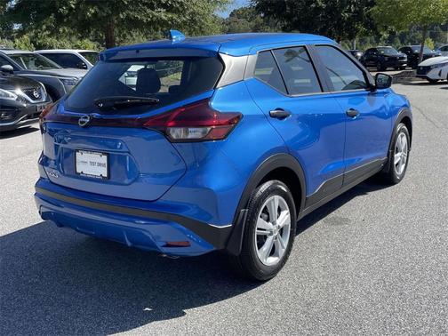2025 Nissan Kicks S