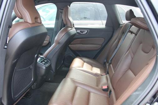 2022 Volvo XC60 B6 Inscription