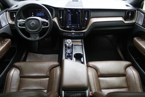 2022 Volvo XC60 B6 Inscription