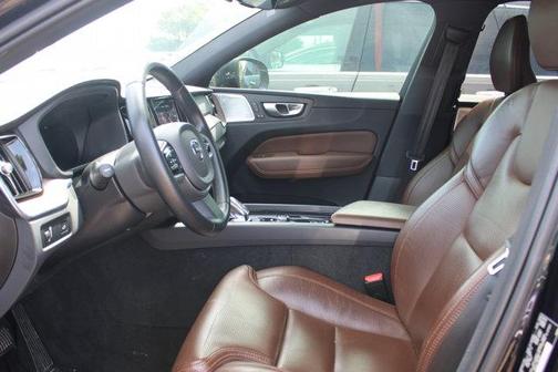 2022 Volvo XC60 B6 Inscription