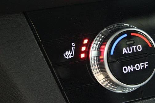White 2024 Mitsubishi Outlander SE