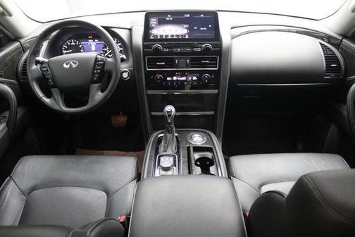 2022 INFINITI QX80 Luxe