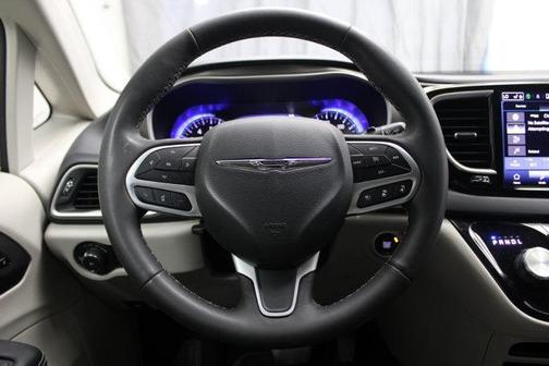 2023 Chrysler Pacifica Touring-L