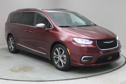 Velvet Red Pearlcoat 2022 Chrysler Pacifica Pinnacle