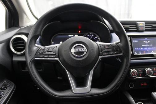 2023 Nissan Versa 1.6 SV