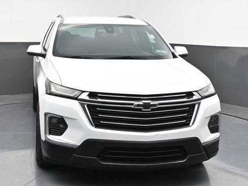 Summit White 2023 Chevrolet Traverse LT Cloth
