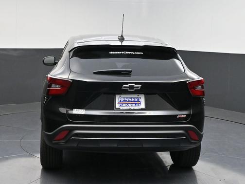 Mosaic Black Metallic 2026 Chevrolet Trax FWD 1RS