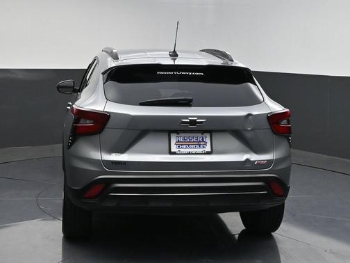 Sterling Gray Metallic 2025 Chevrolet Trax FWD 2RS