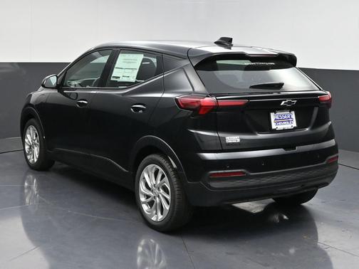 Mosaic Black Metallic 2027 Chevrolet Bolt LT