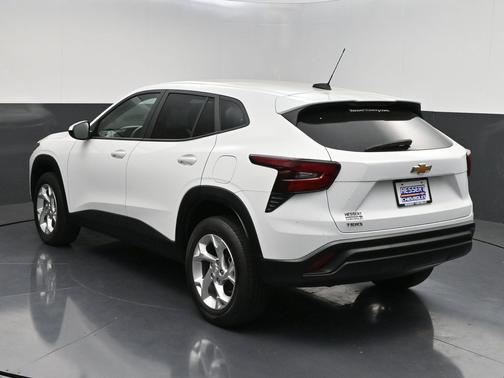 Summit White 2024 Chevrolet Trax LS