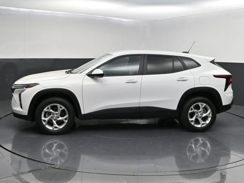 Summit White 2024 Chevrolet Trax LS