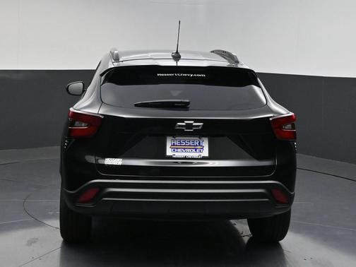 Mosaic Black Metallic 2026 Chevrolet Trax LT