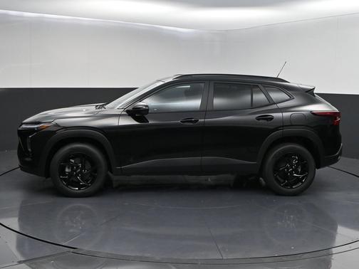 Mosaic Black Metallic 2026 Chevrolet Trax LT