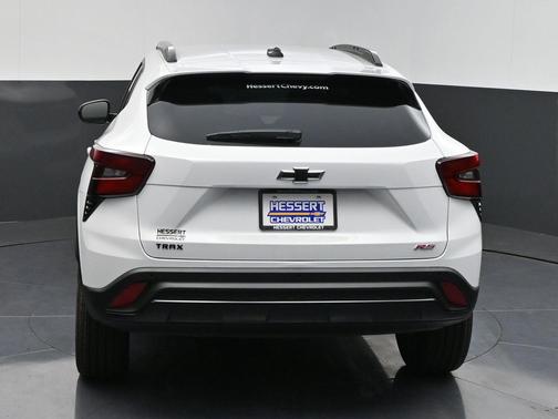 Summit White 2026 Chevrolet Trax FWD 2RS
