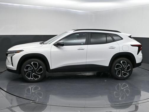 Summit White 2026 Chevrolet Trax FWD 2RS