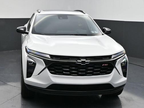 Summit White 2026 Chevrolet Trax FWD 2RS