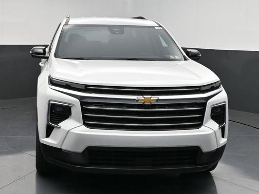 Summit White 2026 Chevrolet Traverse LT