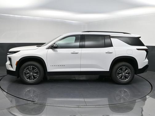 Summit White 2026 Chevrolet Traverse LT