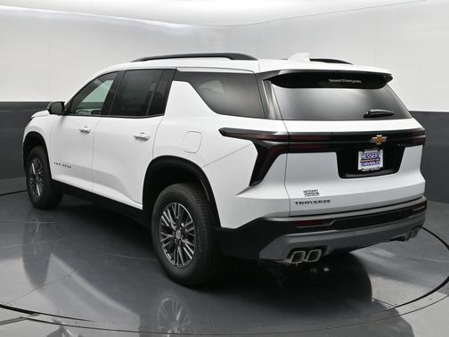 Summit White 2026 Chevrolet Traverse LT