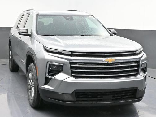Sterling Gray Metallic 2026 Chevrolet Traverse LT