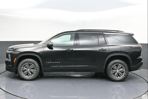 Mosaic Black Metallic 2026 Chevrolet Traverse LT