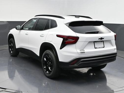 Summit White 2026 Chevrolet Trax LT