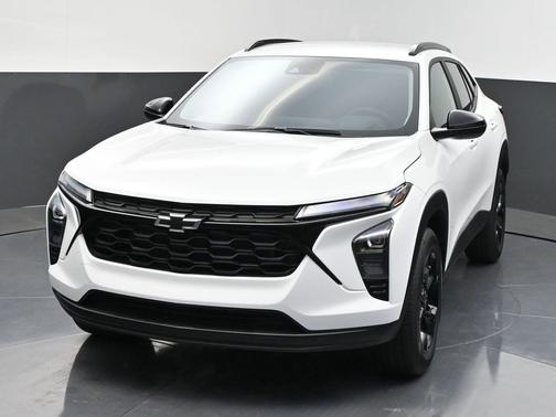 Summit White 2026 Chevrolet Trax LT