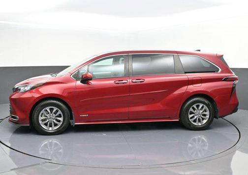 2021 Toyota Sienna XLE 8 Passenger