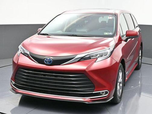 2021 Toyota Sienna XLE 8 Passenger