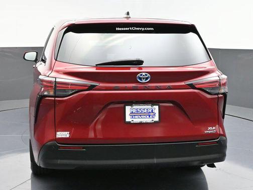 2021 Toyota Sienna XLE 8 Passenger