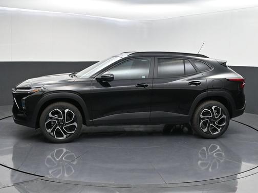 Mosaic Black Metallic 2026 Chevrolet Trax FWD 2RS