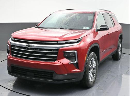 Radiant Red Tintcoat 2026 Chevrolet Traverse LT